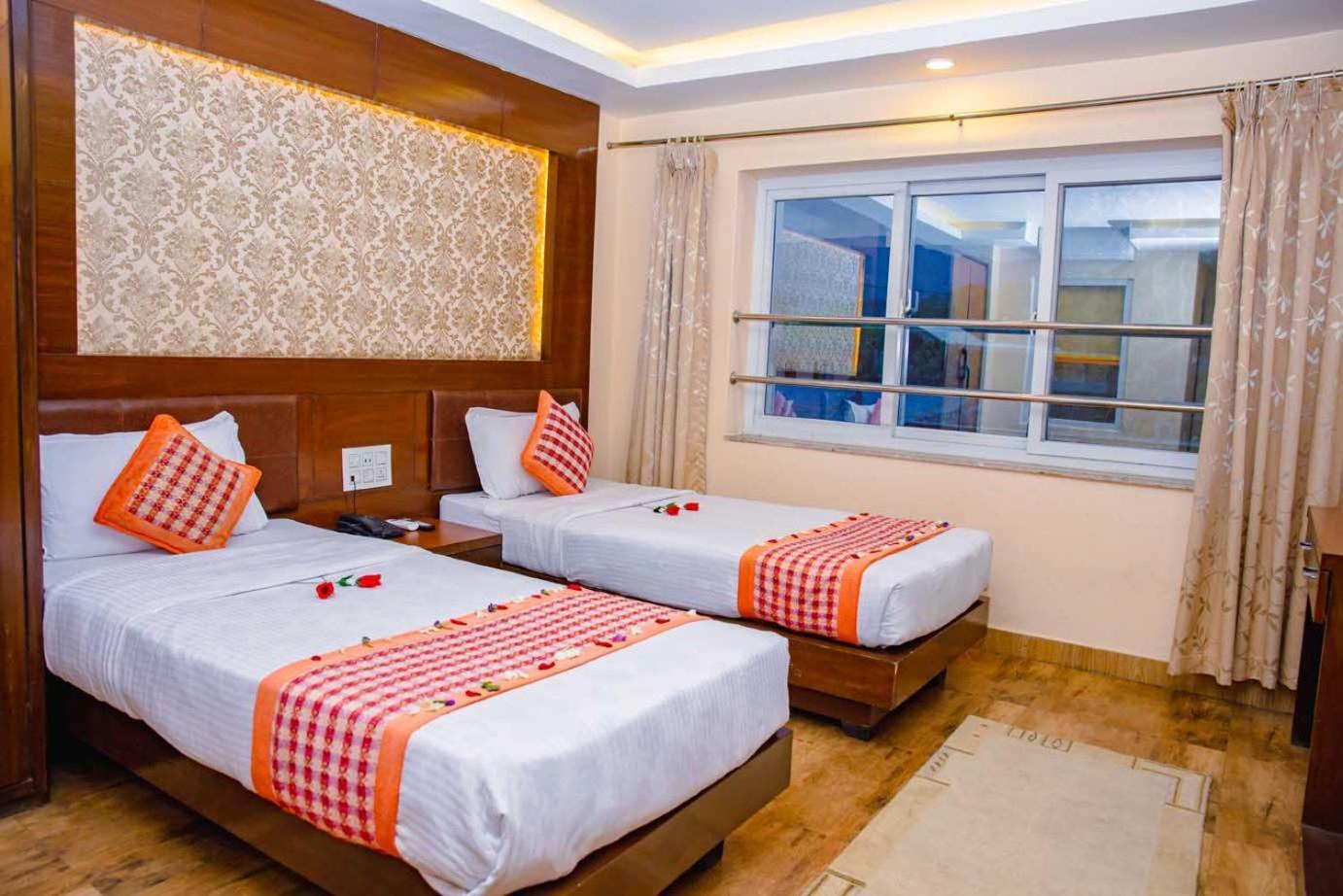 Hotel Yellow Pagoda Pokhara Zewnętrze zdjęcie